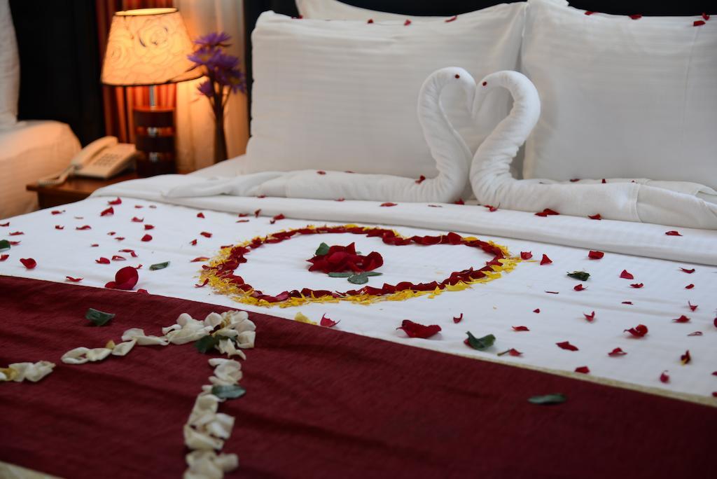 Lazaani Hotel Colombo Esterno foto