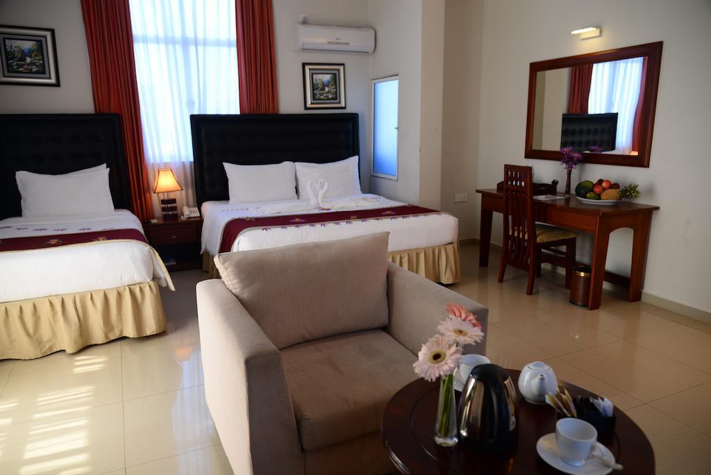 Lazaani Hotel Colombo Esterno foto