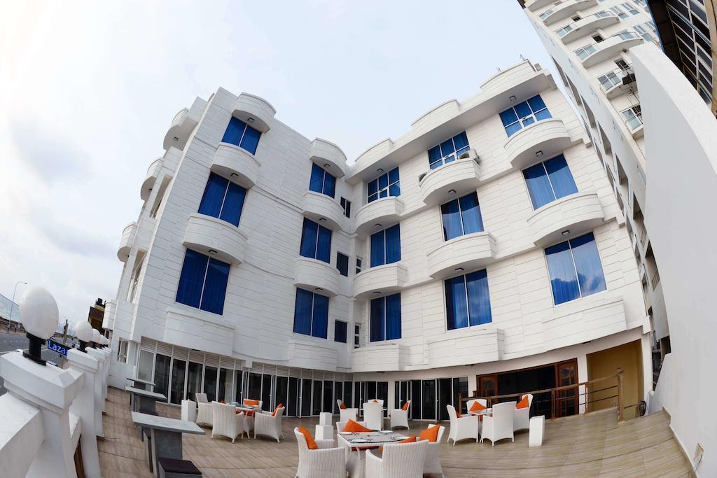 Lazaani Hotel Colombo Esterno foto