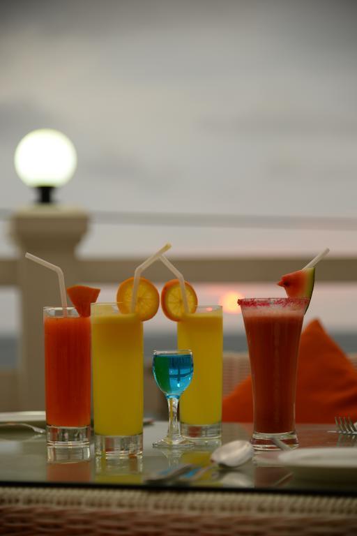 Lazaani Hotel Colombo Esterno foto