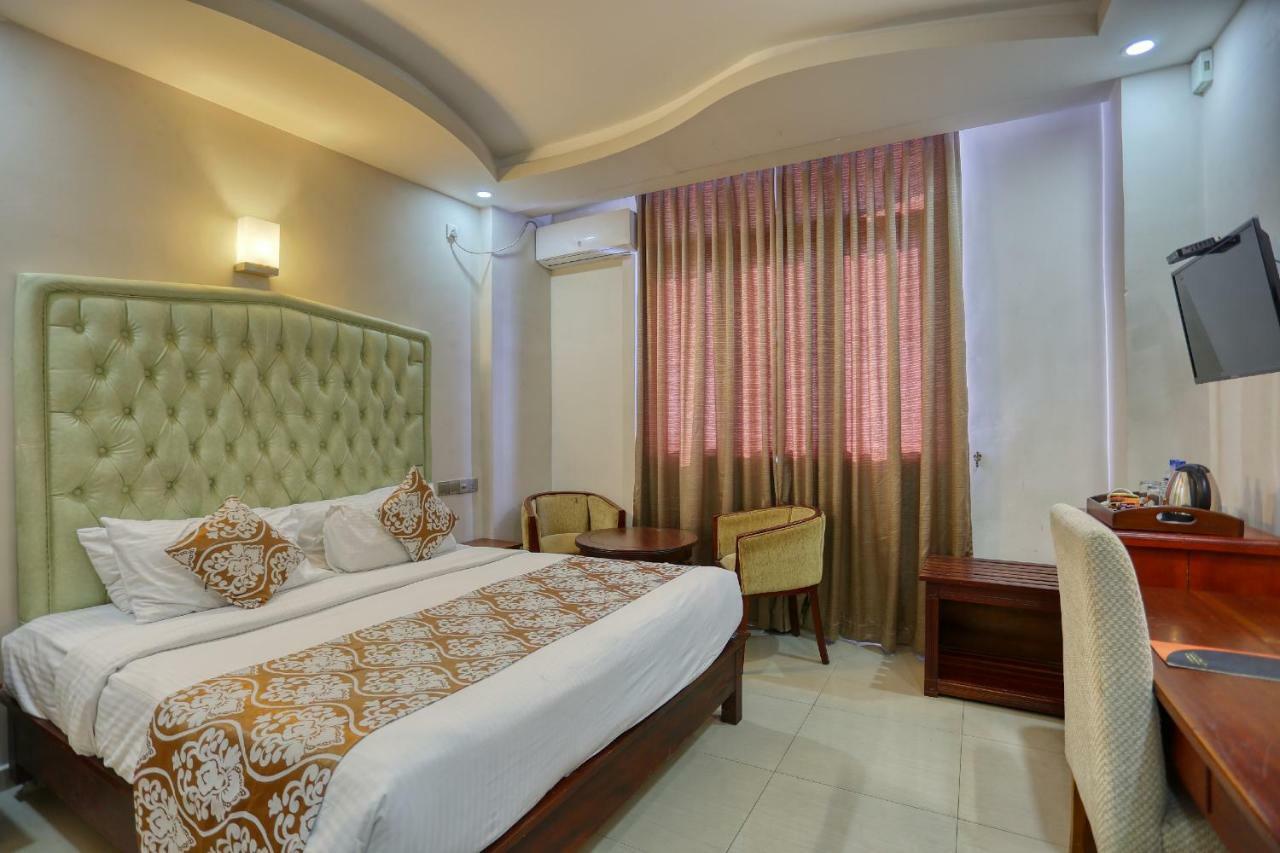 Lazaani Hotel Colombo Esterno foto