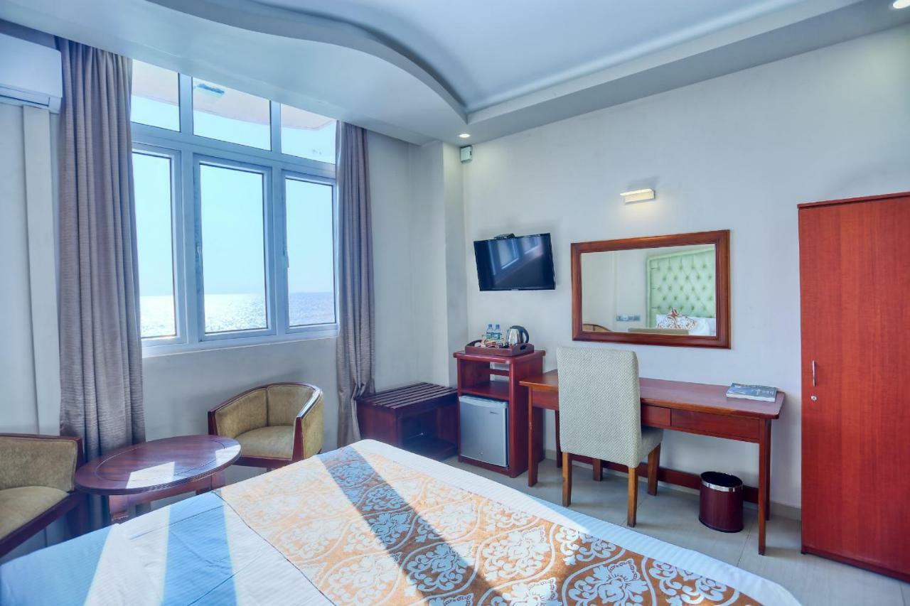 Lazaani Hotel Colombo Esterno foto
