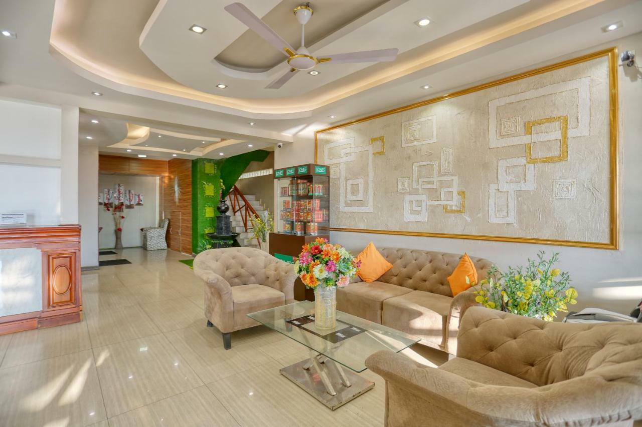 Lazaani Hotel Colombo Esterno foto