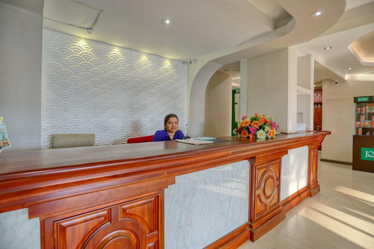 Lazaani Hotel Colombo Esterno foto